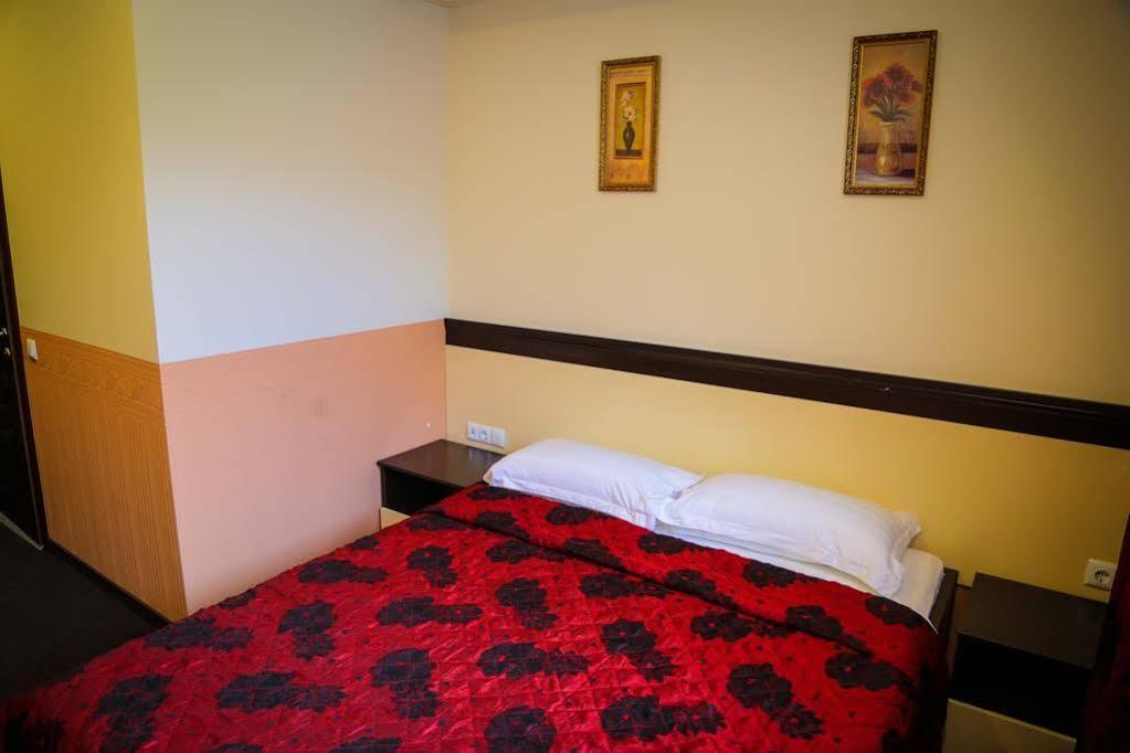Hotel Mildom Express à Almaty Extérieur photo