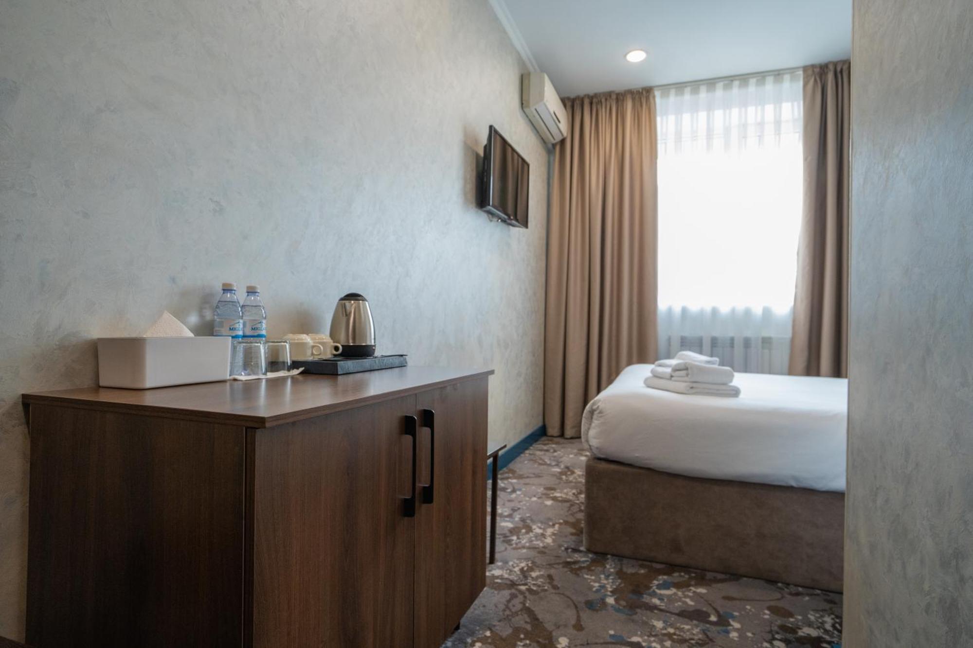 Hotel Mildom Express à Almaty Extérieur photo