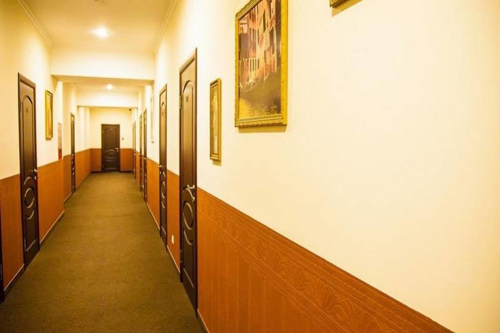 Hotel Mildom Express à Almaty Extérieur photo