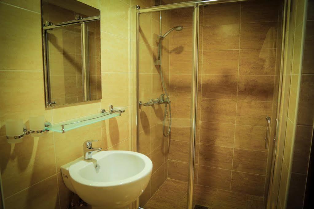 Hotel Mildom Express à Almaty Extérieur photo